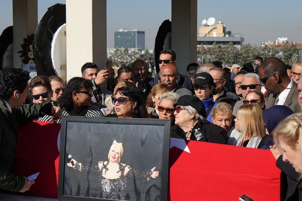 Sanatçı Muazzez Abacı, Ankara'da son yolculuğuna uğurlandı