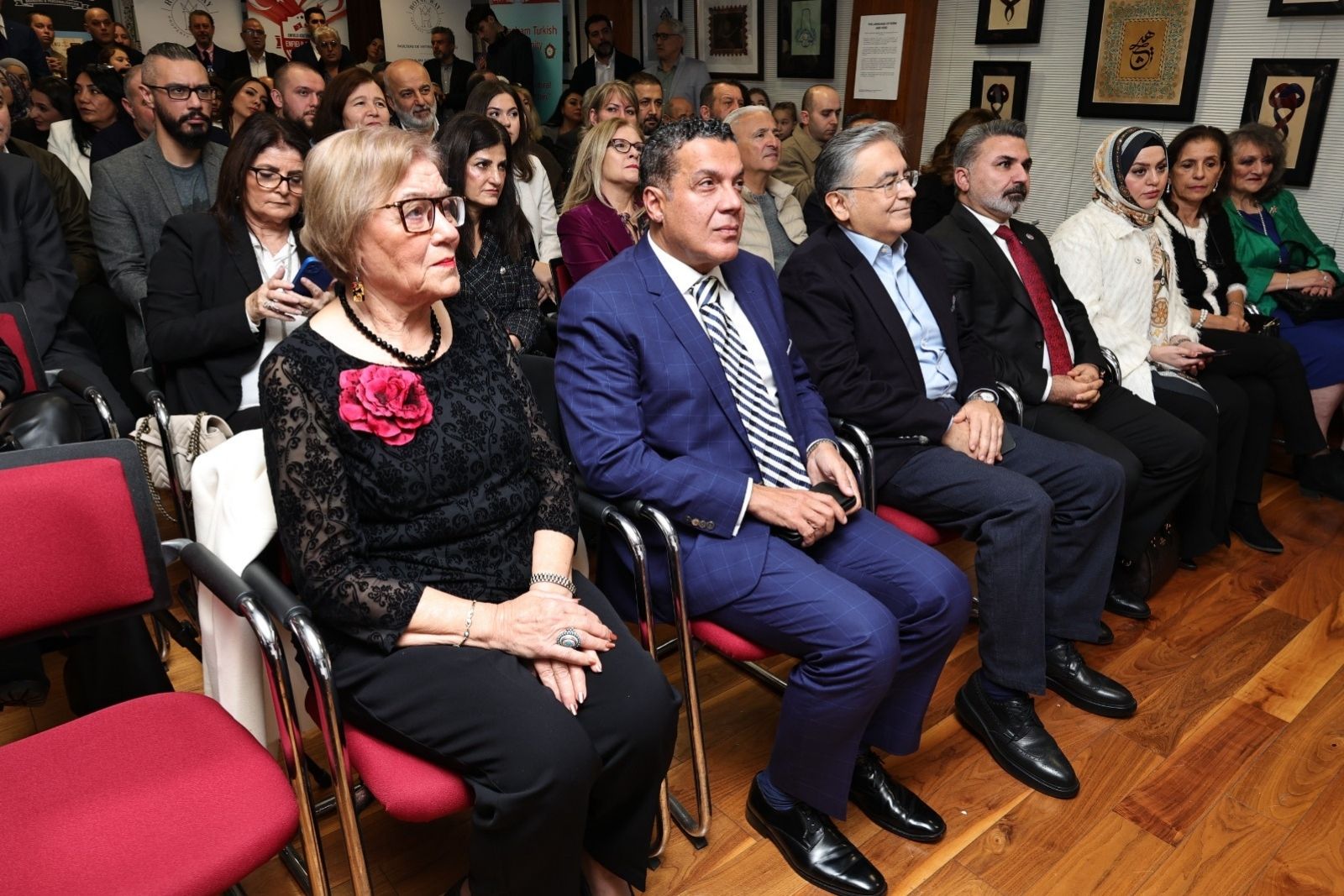 İngiltere'deki başarılı Türkler Zirvedekiler kitabında buluştu