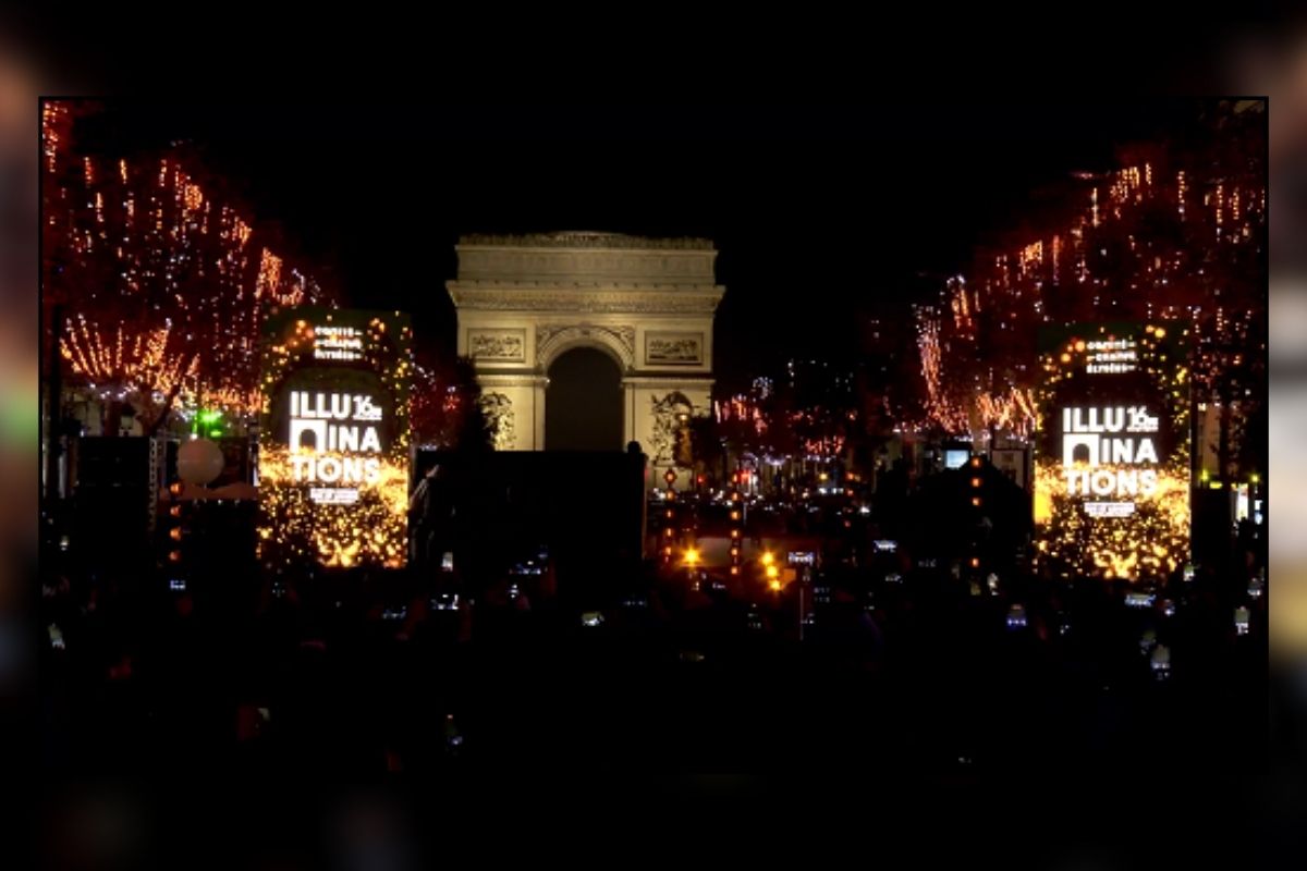 Paris'te 'Stereophonie' adlı ses ve ışık gösterisi düzenlendi