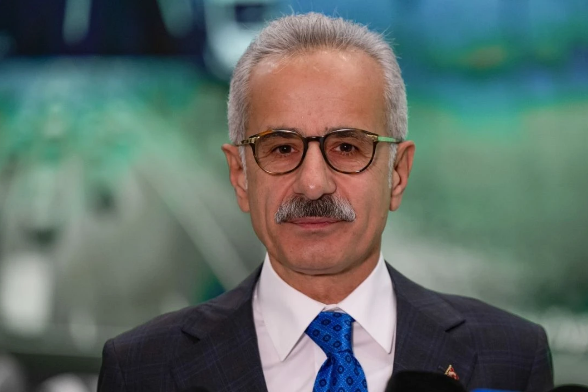 Ulaştırma ve Altyapı Bakanı Abdulkadir Uraloğlu'ndan  'Gebze'de çöken binanın metro ile ilgisi yok' açıklaması