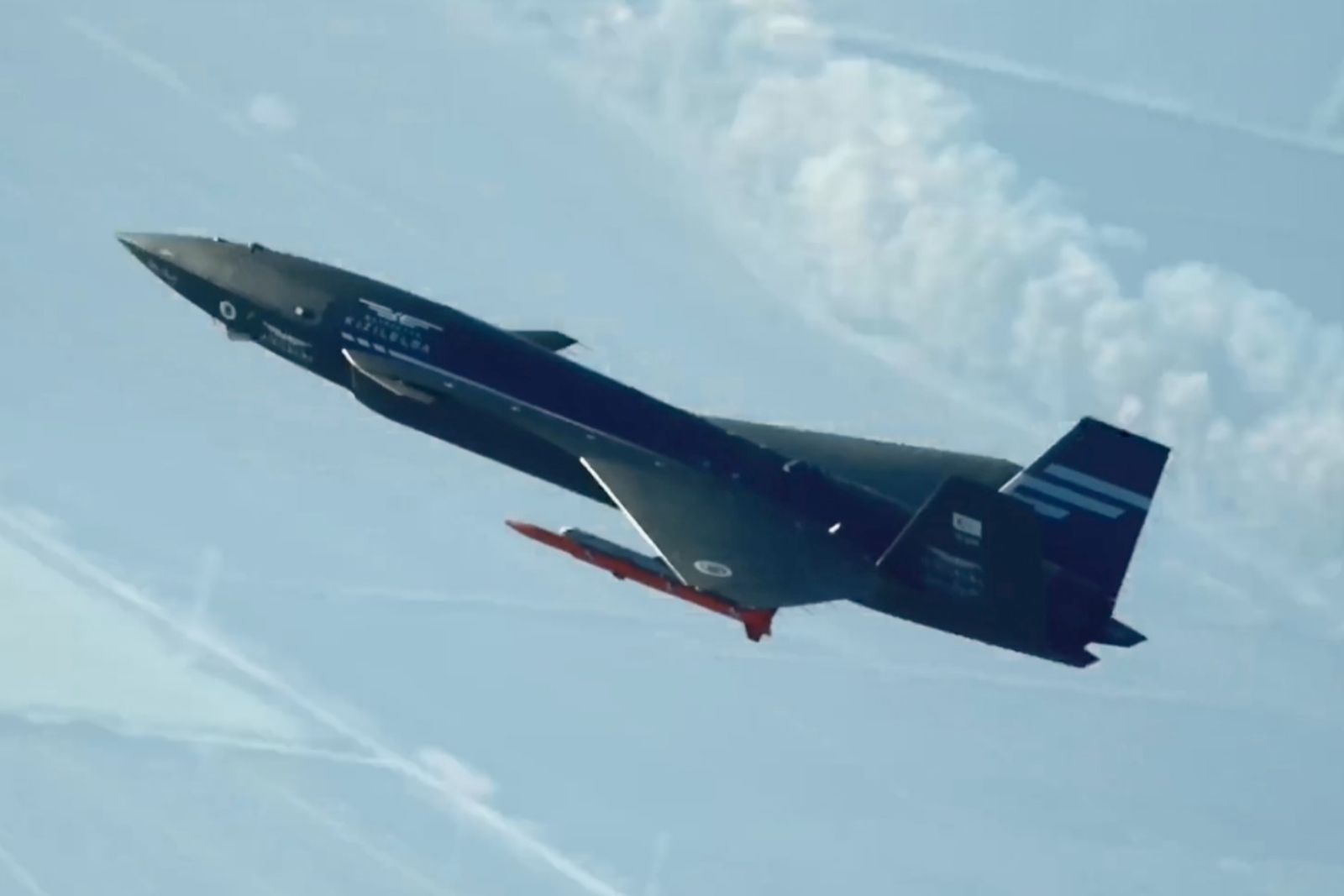 Bayraktar Kızılelma Gökdoğan füzesi ile buluştu, güç gösterisi geldi