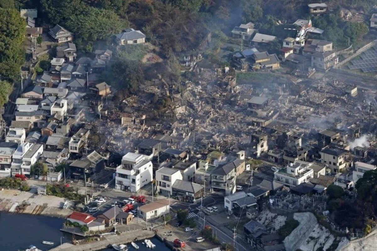 Japonya'da liman yakınında çıkan yangında 170'ten fazla bina hasar gördü