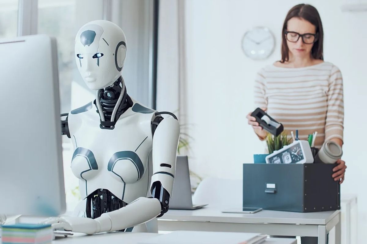 Kadınlar, yapay zekadan kaynaklı iş kaybında iki kat daha fazla risk altında