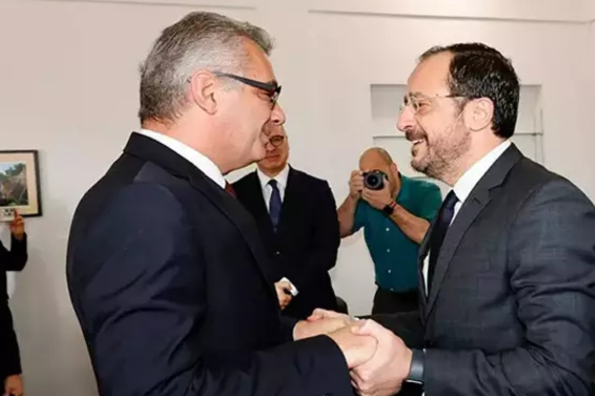 Kuzey Kıbrıs Türk Cumhuriyeti Cumhurbaşkanı Erhürman ile GKRY Lideri Hristodulidis ara bölgede görüştü