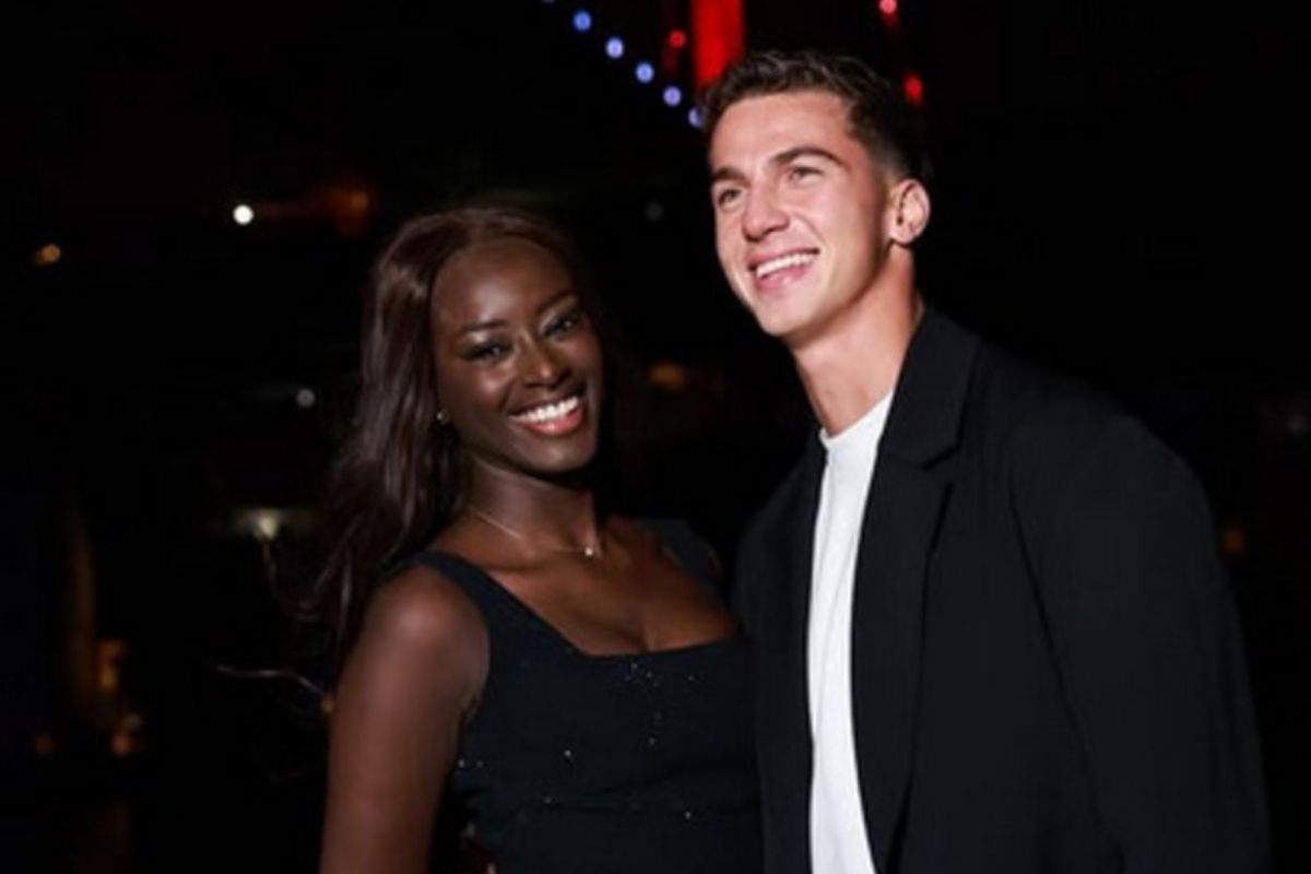 Türk futbolcu Bertuğ Özgür Yıldırım'dan model sevgilisi Oriana Correia Gomes’e Boğaz'da evlilik teklifi