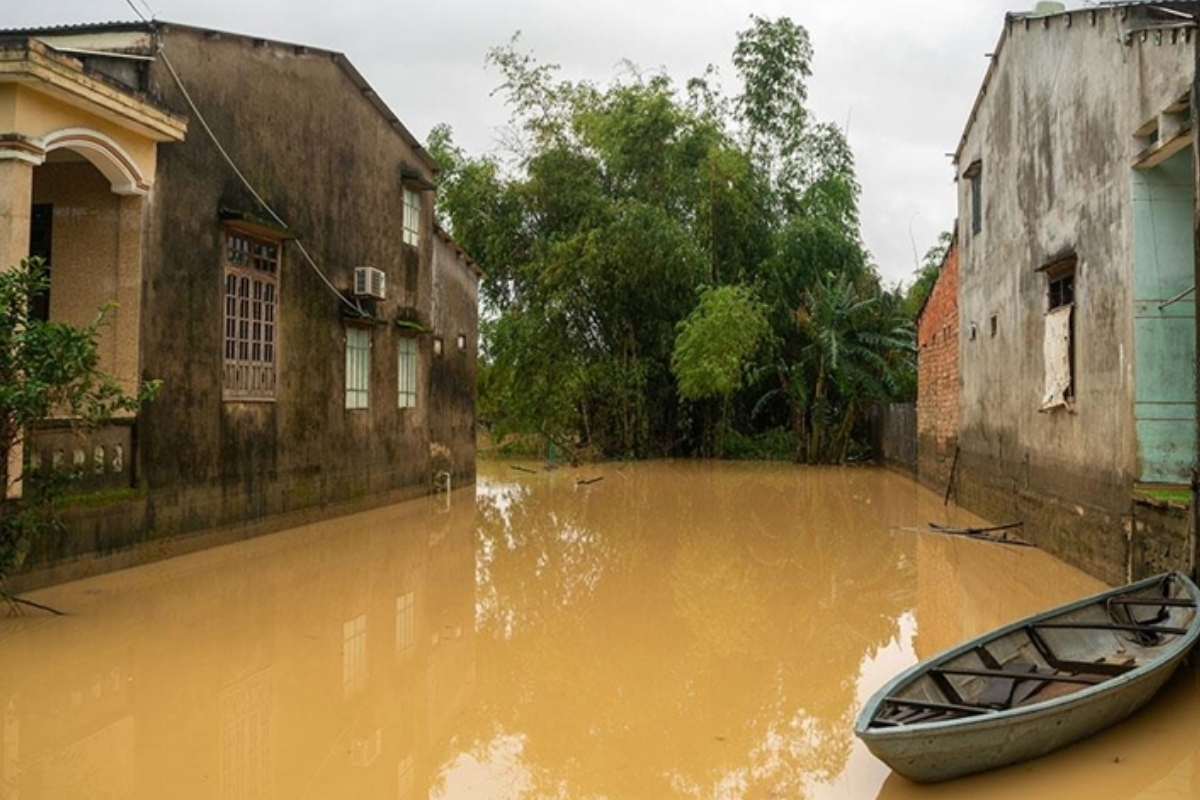 Vietnam’da şiddetli yağışların yol açtığı sellerde 55 kişi yaşamını yitirdi Endonezya’da toprak kaymalarında can kaybı 30’a yükseldi