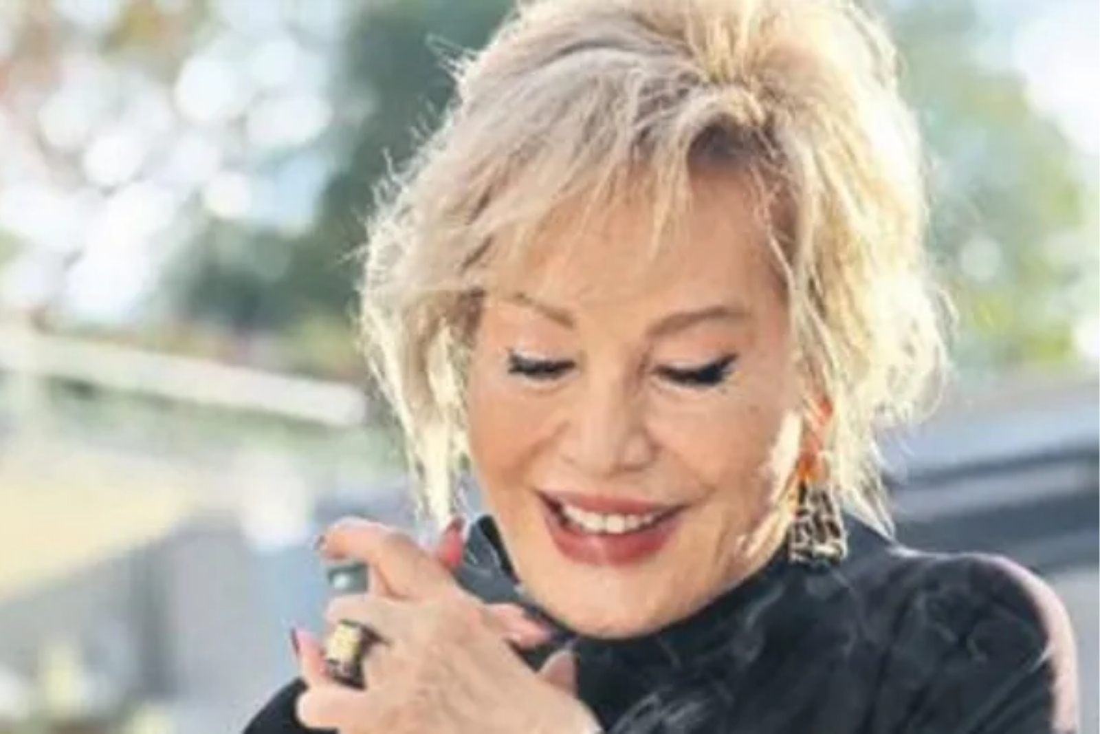 Türk sanat müziğinin yaşayan efsanelerinden Emel Sayın'a 80'inci yaş kutlaması