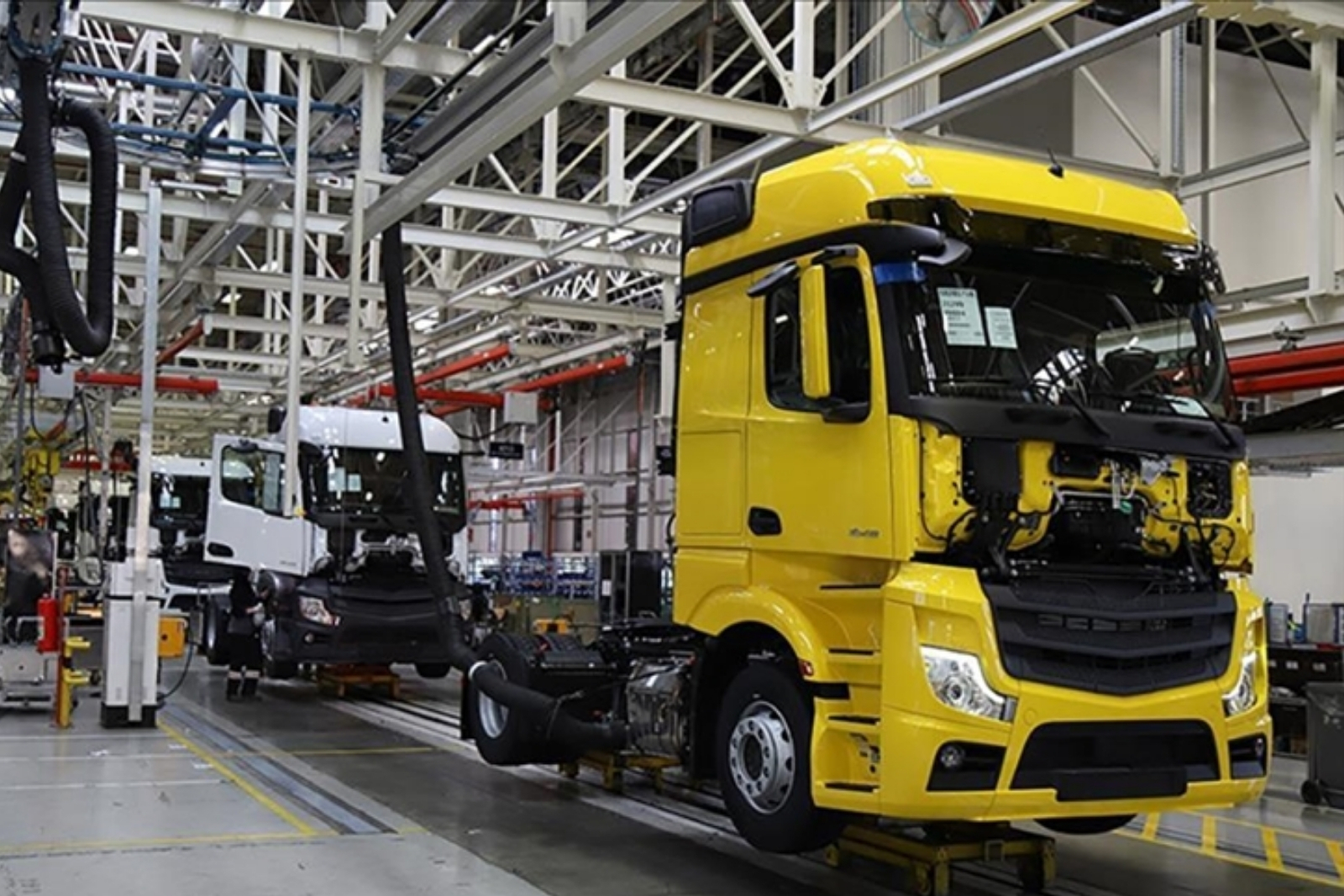 Hafif ticari araç, kamyon ihracatında yıl bitmeden rekor