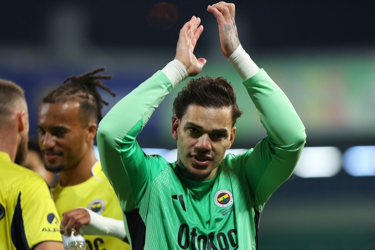 Fenerbahçe'nin kalecisi Ederson, Galatasaray derbisi öncesinde PFDK'ye sevk edildi