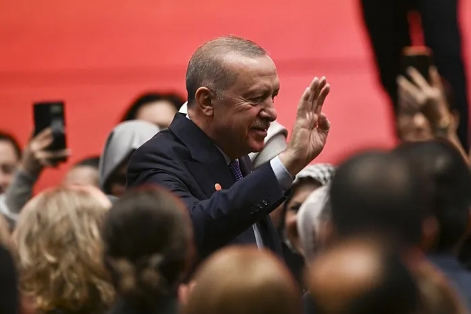 Cumhurbaşkanı Recep Tayyip Erdoğan, 'Kadına şiddet aileye vurulmuş darbedir' diye konuştu
