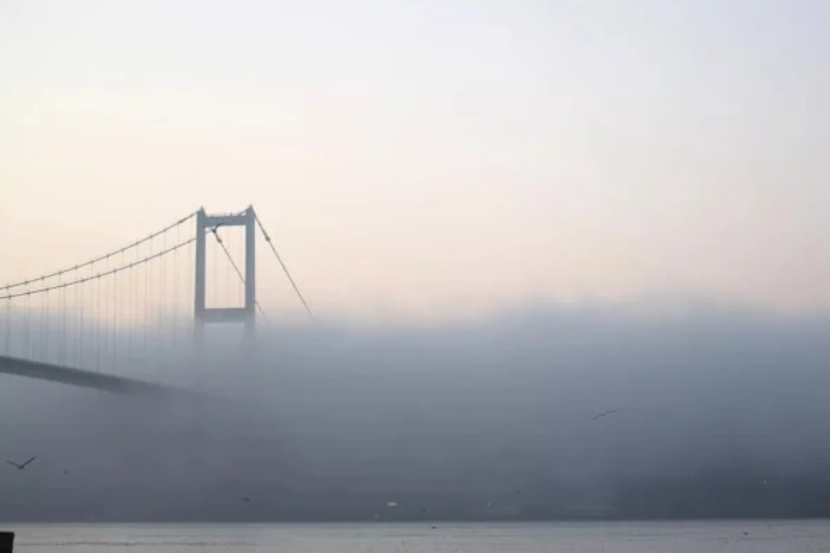 İstanbul Boğazı yoğun sis nedeniyle çift yönlü olarak geçici süreyle kapatıldı