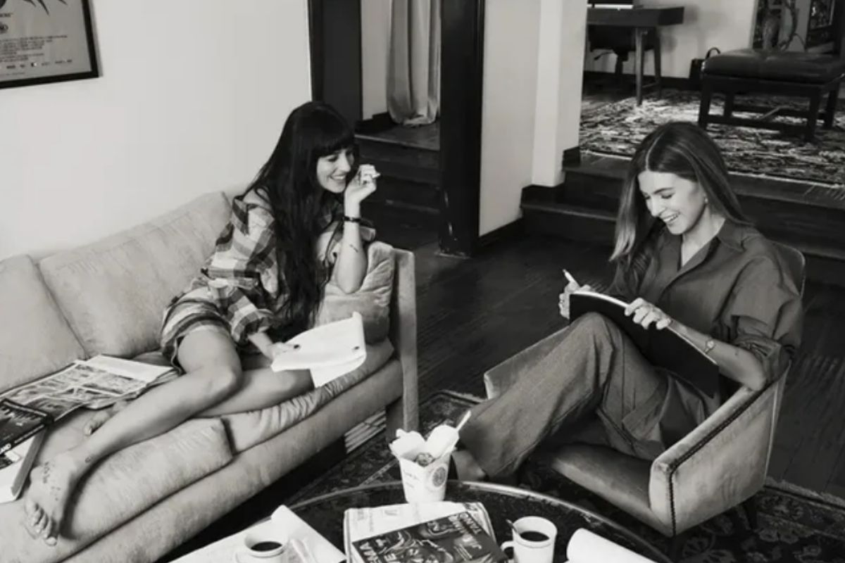 Dakota Johnson, Vanity Fair'in '37 Hours' röportajında poz verdi