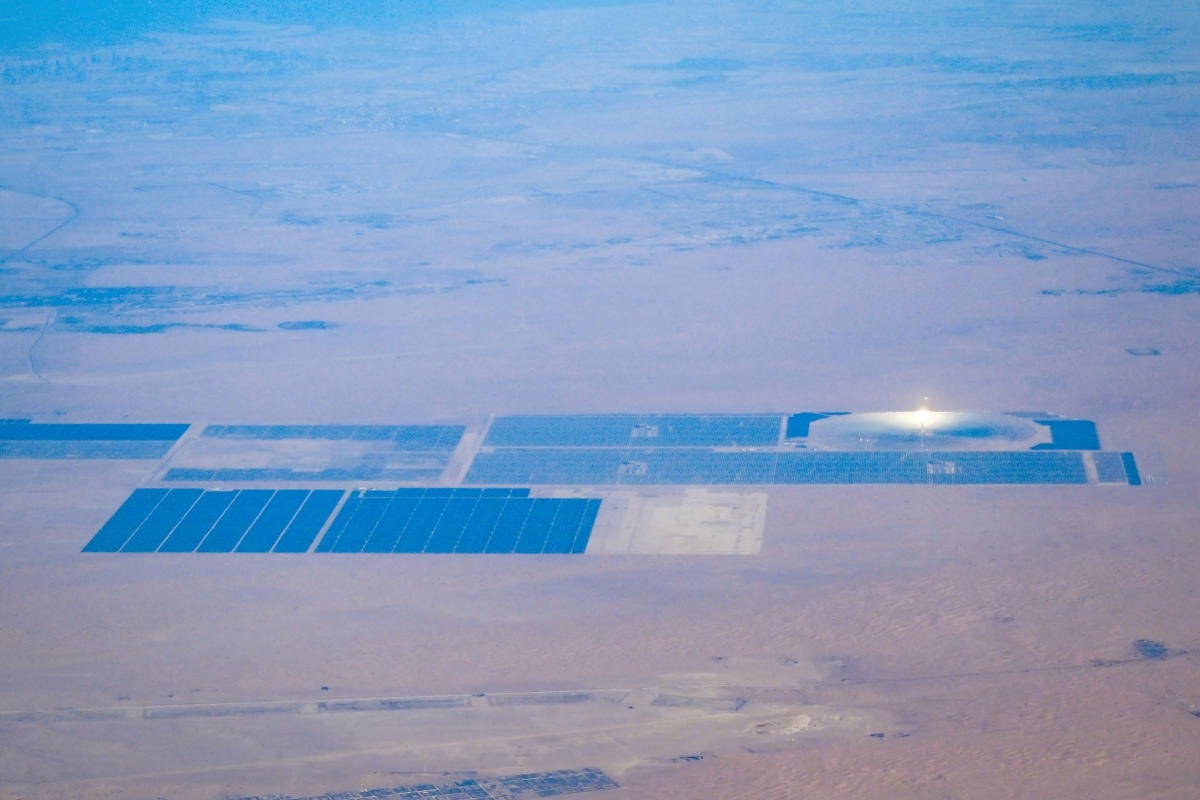 Dubai'deki dev El Maktum Enerji Parkı havadan görüntülendi