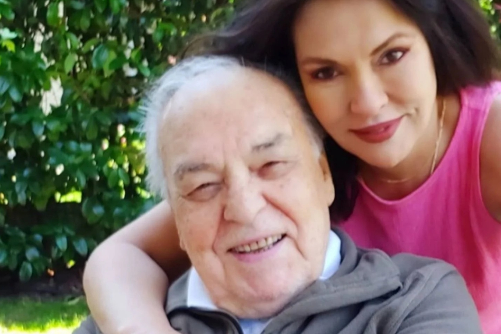 Ünlü oyuncu Aydan Şener'in acı günü, babası Nezir Şener'i kaybetti