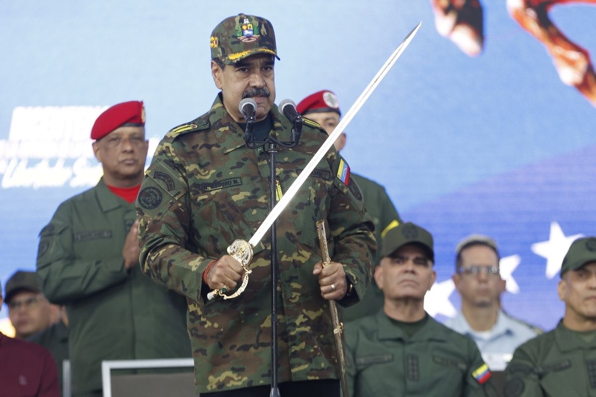 Venezuela Devlet Başkanı Nicolas Maduro, Bolivar'ın kılıcıyla ABD'ye meydan okudu