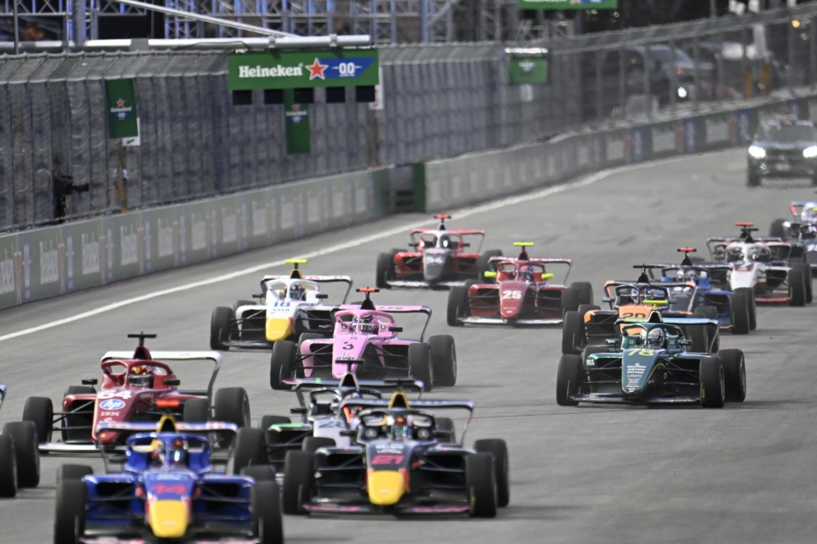 Şampiyonluk yarışının kızıştığı Formula 1'de Katar GP'si şampiyonu belirleyebilir