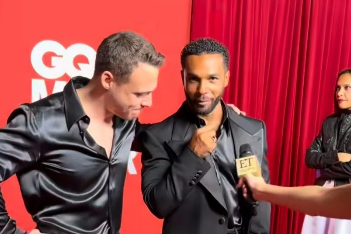 Kerem Bürsin, GQ Men Of The Year töreninde onur ödülü alırken Lucien Laviscount ile sıcak sohbetiyle sosyal medyada gündem oldu