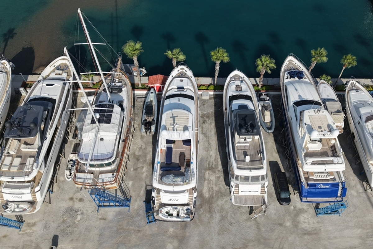 Marmaris marinalarında megayatlar karaya alındı yeni sezona hazırlık için bakım ve onarım başladı