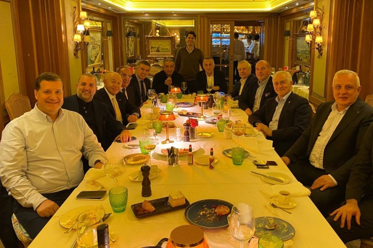 Limak Holding Onursal Başkanı Nihat Özdemir, Aziz Yıldırım'ın da aralarında bulunduğu Fenerbahçeli dostlarını Barselona’da misafir etti