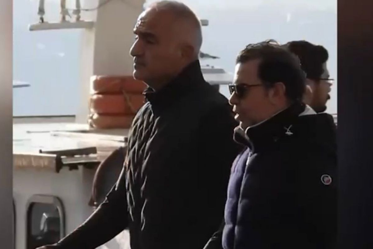 Bakan Ersoy eşofmanıyla Bebek sahilinde yürüyüş yaparken görüldü