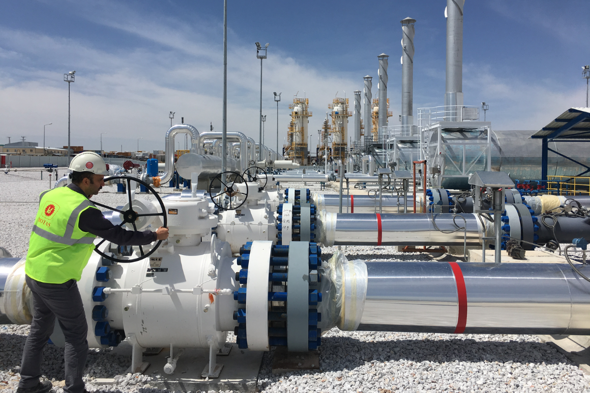 BOTAŞ, Alman SEFE ve İtalyan ENI ile 10 yıllık LNG anlaşması imzaladı