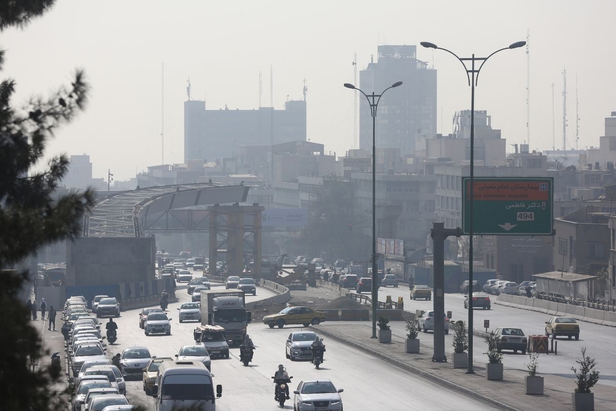 Tahran'da hava kirliliğinin azaltılması için elektrikli motosikletler piyasaya sürülecek