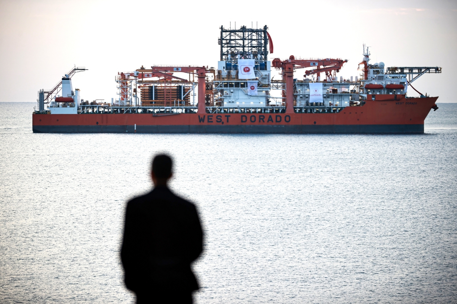 Türkiye'nin 6'ncı sondaj gemisi Mersin açıklarına demirledi