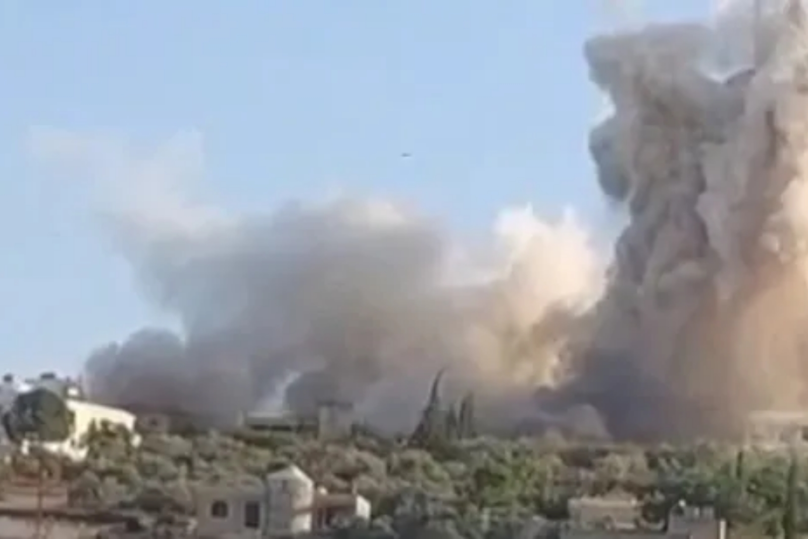 İsrail Lübnan'ın güneyinde bir binayı vurdu