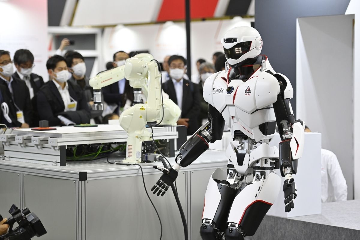 Japonya'da düzenlenen 'Uluslararası Robot Fuarı'nda insansı robotlar ön plana çıkıyor