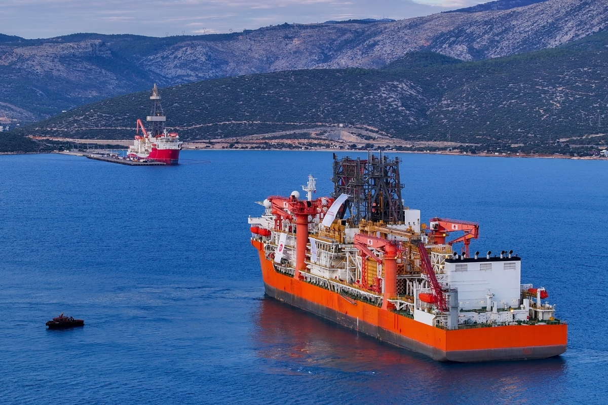 Enerji ve Tabii Kaynaklar Bakanı Alpaslan Bayraktar, 6'ncı sondaj gemisinin Karadeniz'de görev yapacağını bildirdi