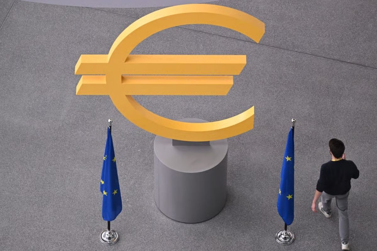Euro Bölgesi üçüncü çeyrekte yüzde 0,3 büyüdü