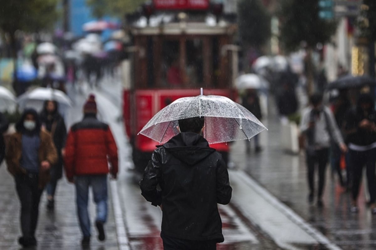 İstanbul Valiliği kent genelinde sarı kodlu sağanak uyarısında bulundu
