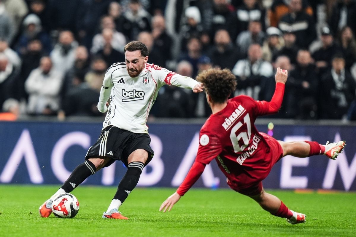 Beşiktaş, iki kez geriye düştüğü maçta Gaziantep'le berabere kaldı