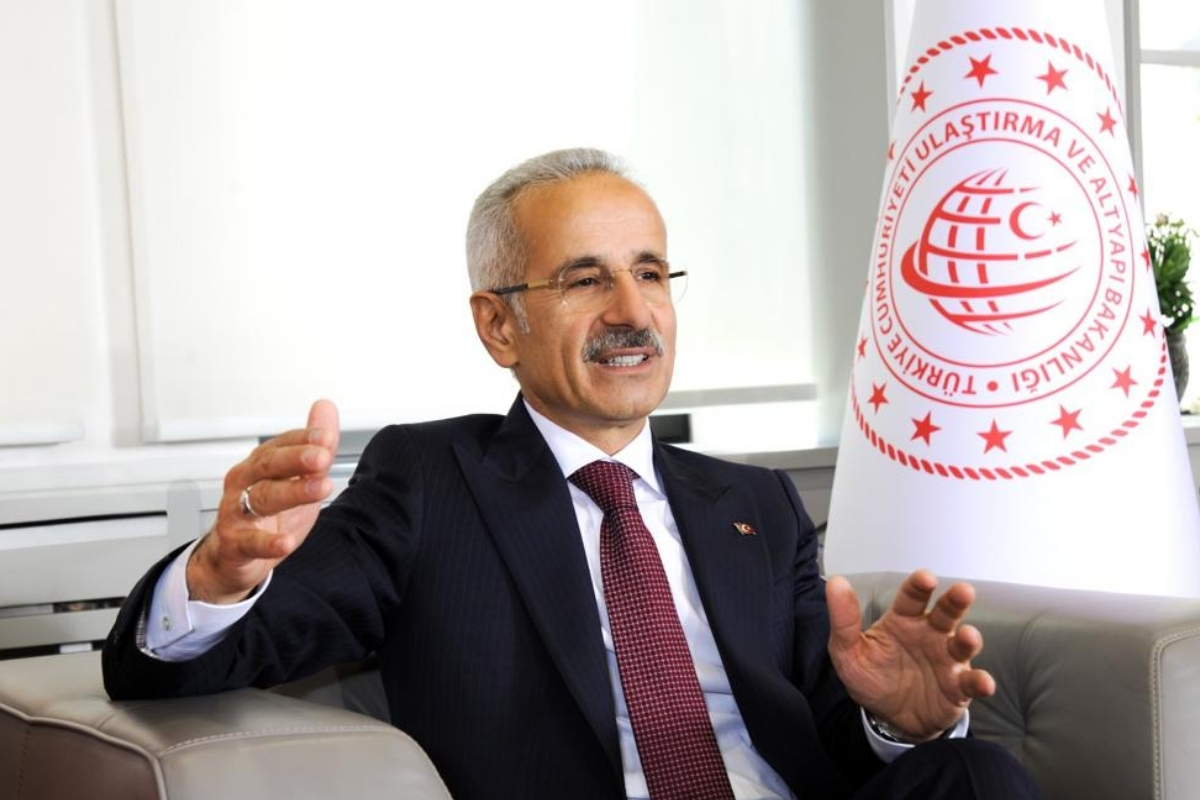 Ulaştırma ve Altyapı Bakanı Abdulkadir Uraloğlu, DEİK Başkanı Olpak ile görüştü