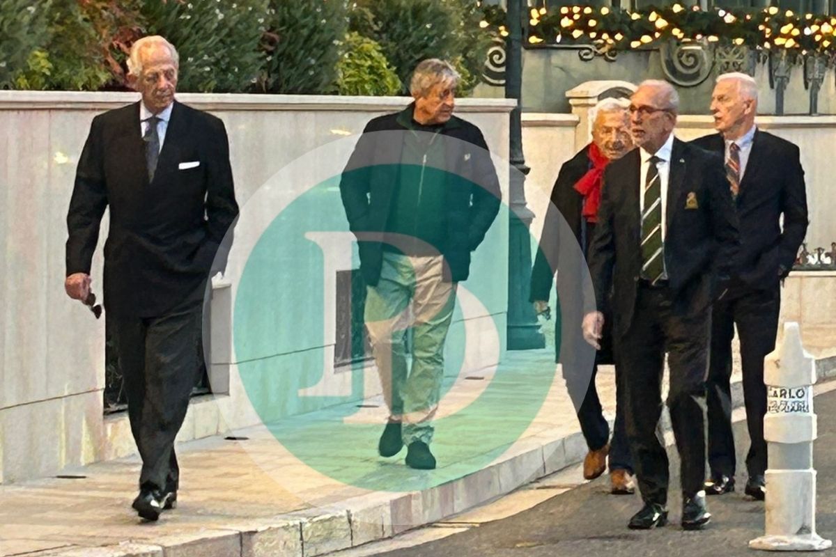 Monte Carlo'daki Hotel de Paris'in İmparatorluk Salonu'ndaki davete katılan Galatasaraylı yöneticiler, Monaco maçı için stada gitti