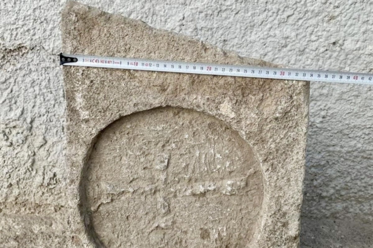 Kırşehir'de Roma ve Bizans dönemlerine ait olduğu değerlendirilen 3 mezar steli ele geçirildi