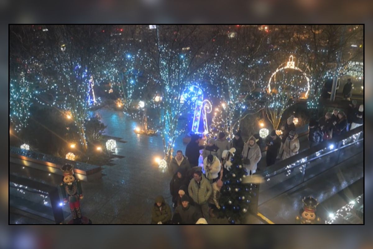 Avrupa'daki en yüksek bina Varso Tower’da Noel pazarı kuruldu