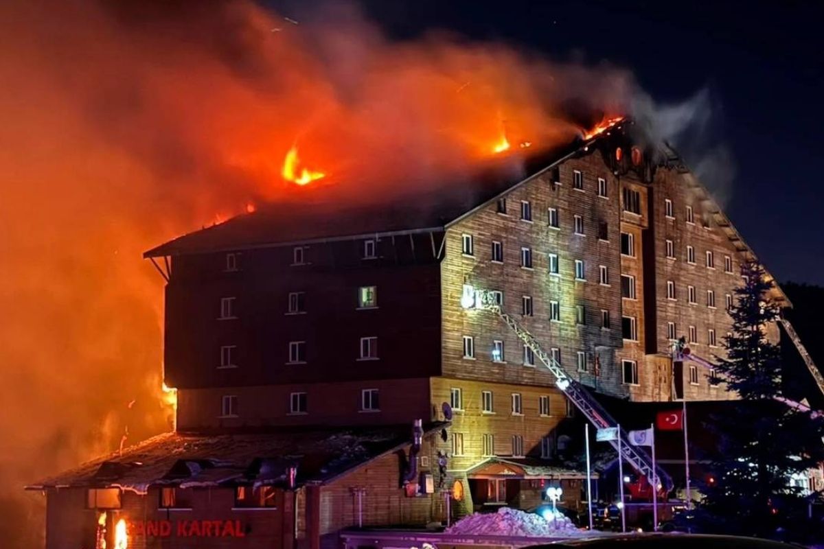 Grand Kartal Otel'deki yangın faciasıyla ilgili 9 bakanlık personeline yurtdışı çıkış yasağı
