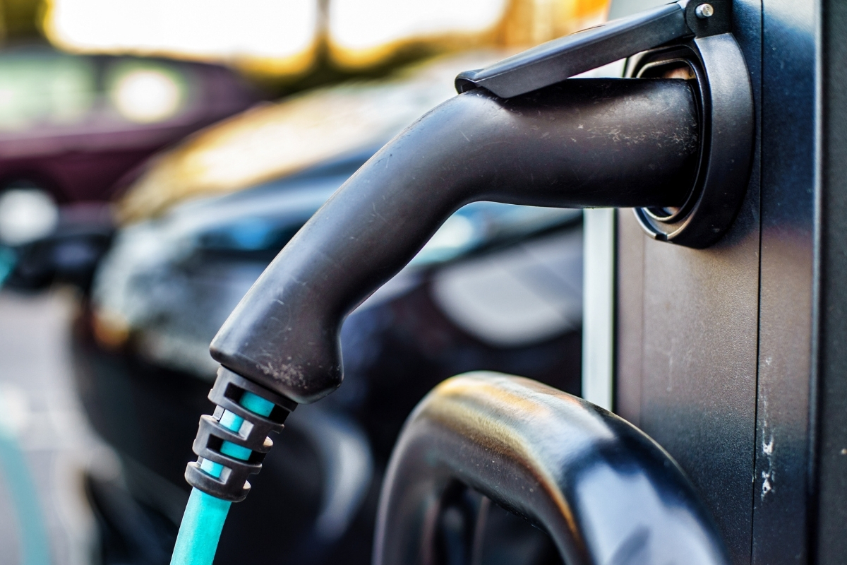 Elektrikli araç şarjında esnek fiyatlandırma dönemi başlıyor indirimli saatler ve lokasyon bazlı tarifeler geliyor