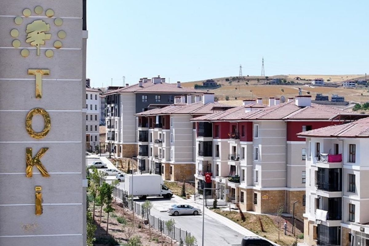 TOKİ, aralarında Ankara ve İstanbul'un da bulunduğu 37 ildeki 252 arsayı açık artırmayla satacak