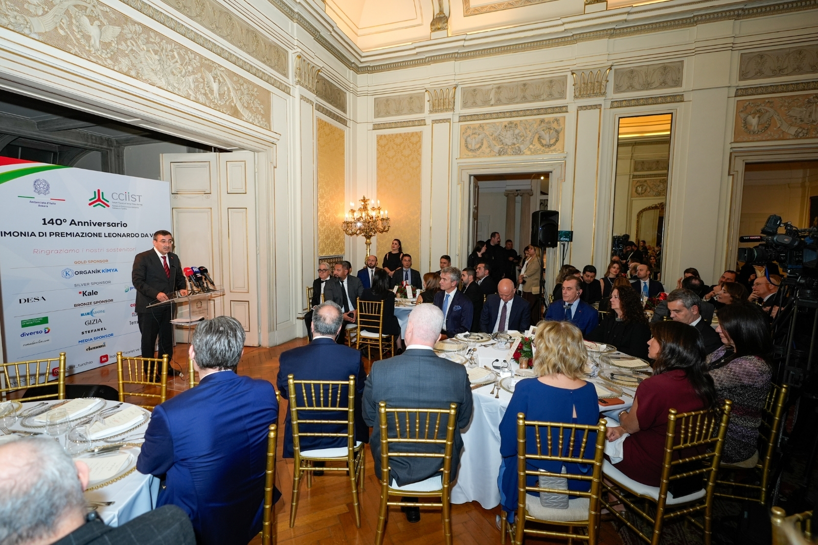 Koç Holding CEO'su Levent Çakıroğlu ve Pirelli Türkiye CEO'su Gian Paolo Gatti Comini'ye Cumhurbaşkanı Yardımcısı Cevdet Yılmaz'dan Da Vinci ödülü