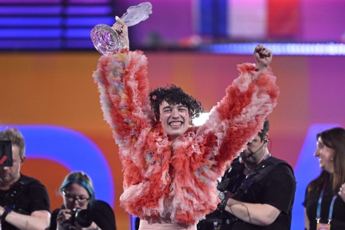 2024 Eurovision Şarkı Yarışması'nı kazanan Nemo, İsrail'in katılımına tepki olarak ödülünü iade edecek