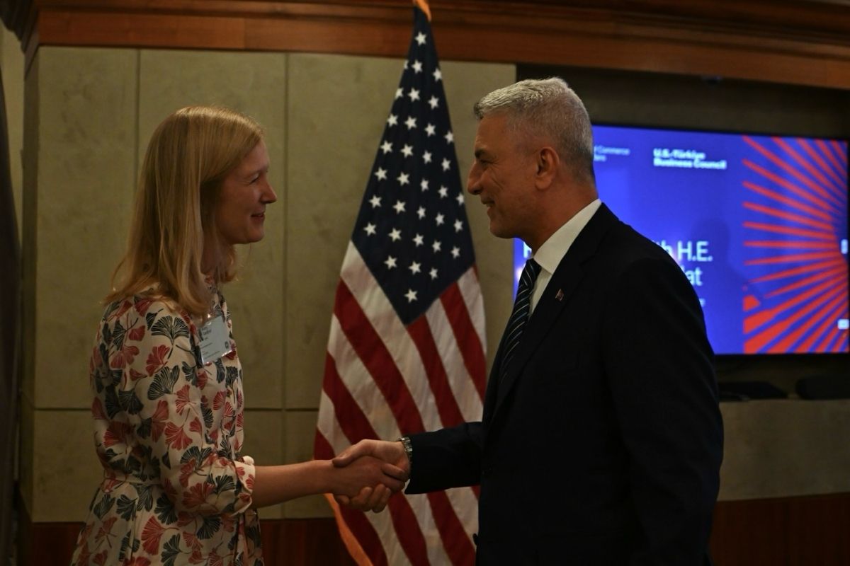 Ticaret Bakanı Bolat, ABD'de iş çevreleriyle bir araya geldi, şirketlerin desteklerinden memnuniyet duyduğunu söyledi