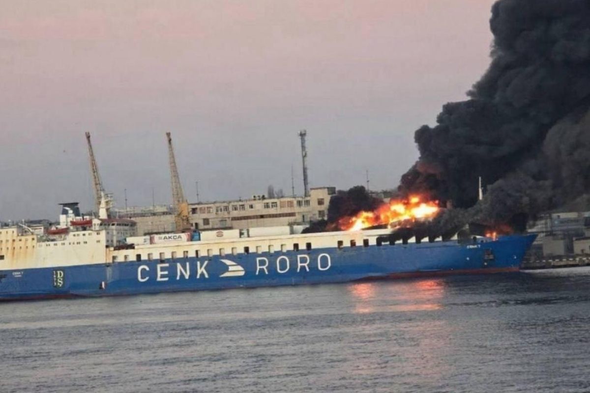 Türk şirkete ait gemi Ukrayna limanına yaklaştığı sırada vuruldu