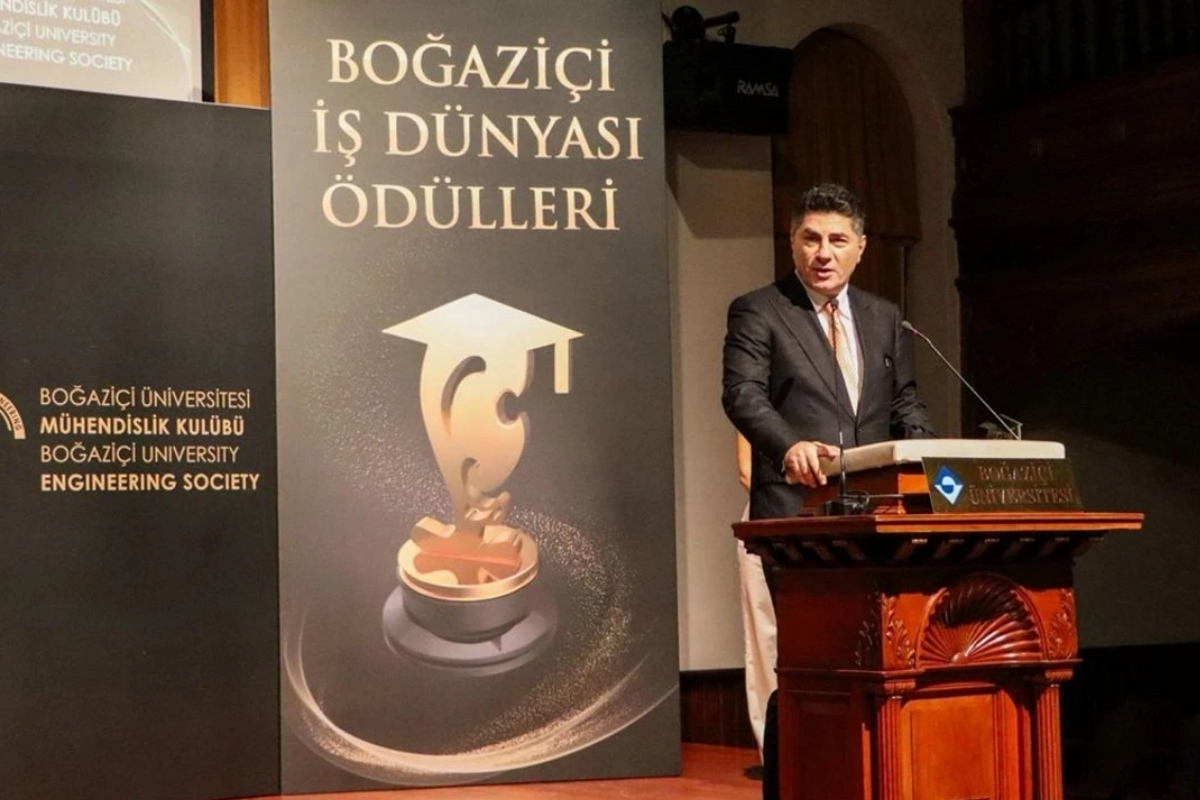 Safi Holding Yönetim Kurulu Başkanı Hakan Safi, Boğaziçi İş Dünyası Ödülleri’nde Onur Ödülü aldı