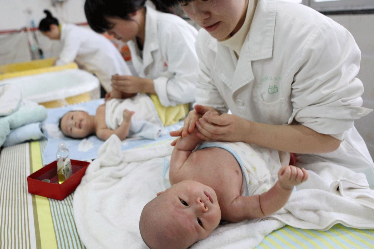 Nüfusu Hindistan'ın gerisinde kalan Çin, ülke nüfusundaki düşüşe karşı doğum masraflarını ücretsiz hale getirecek