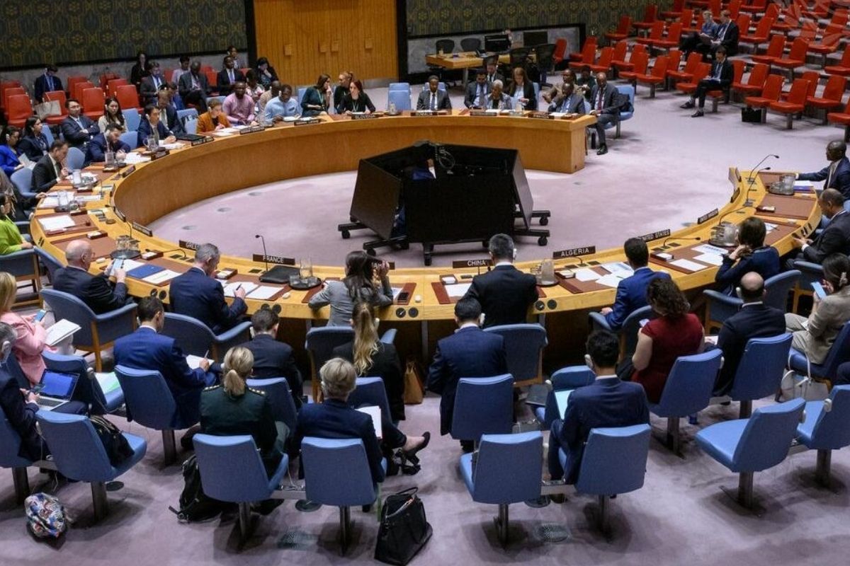 AB, Rusya kaynaklı hibrit tehditler, bilgi manipülasyonu ve siber saldırılar nedeniyle 12 kişi ve 2 kuruluşa yaptırım uyguladı