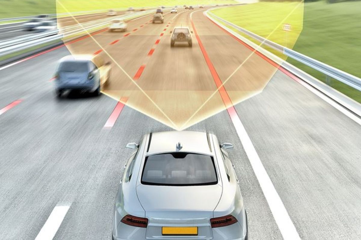 Çin’de otonom sürüşte yeni adım, iki elektrikli sedan modele izin çıktı