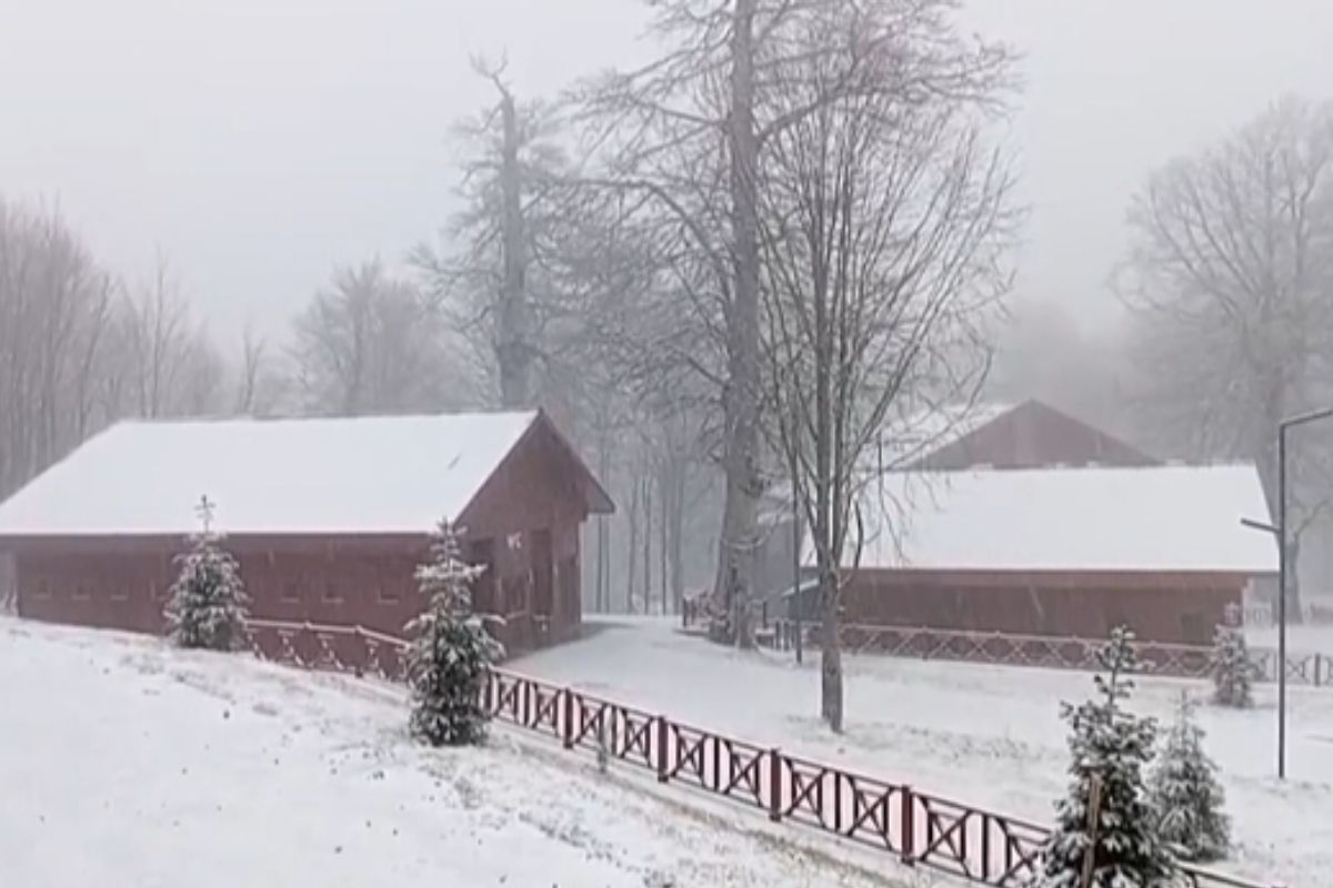 Kocaeli, Karabük ve Bolu’da yüksek kesimler kara büründü