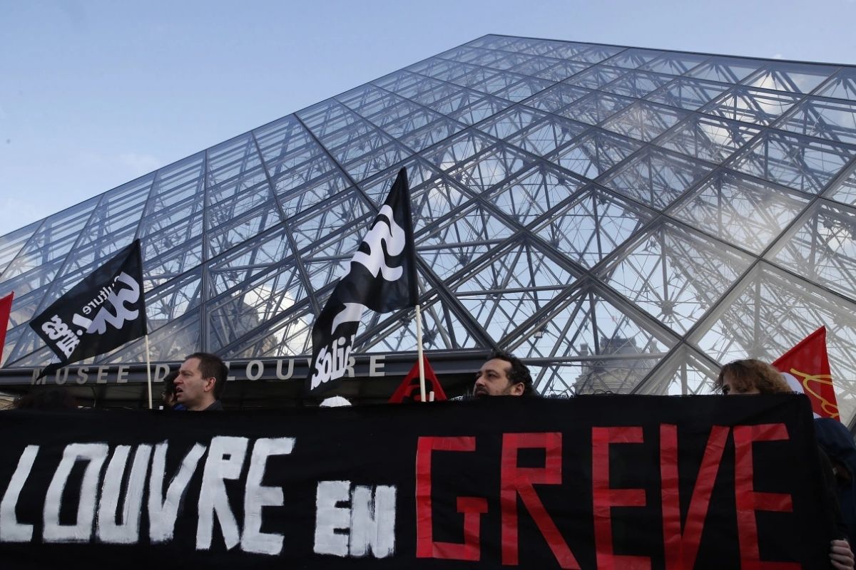 Louvre Müzesi’nde çalışanlar greve gitti, yoğun turizm sezonu öncesi kapanma tehlikesinde